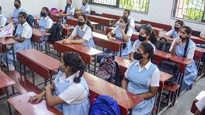 Photo of Maharashtra में आज फिर से कोविड प्रोटोकॉल के साथ खोले गए सभी स्कूल, क्लास 1-12 तक के स्टूडेंट्स ले सकेंगे क्लास