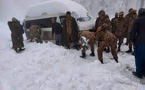 Photo of पाकिस्तान के मुर्री बर्फबारी त्रासदी की जांच समिति मामले में रावलपिंडी कमिश्नर समेत 15 अधिकारियों पर गिरी गाज