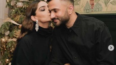 Photo of सोनम कपूर ने पति आनंद अहूजा संग के साथ रोमांटिक अंदाज में नए साल का स्वागत किया ,  सोशल मीडिया पर इंटिमेट तस्वीरें वायरल