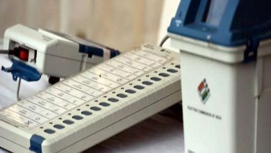 Photo of लखीमपुर खीरी में युवक ने ईवीएम पर डाला फेवीक्विक,15 मिनट तक रोका रहा मतदान