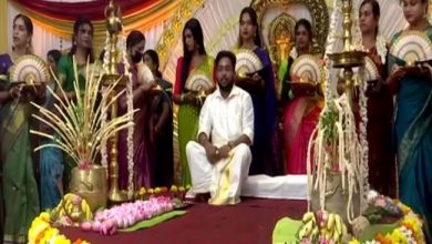 Photo of केरल के तिरुवनंतपुरम में दो ट्रांस प्रेमी जोड़े ने वैलेंटाइन डे पर एक-दूसरे से रचाई शादी
