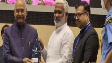 Photo of जल शक्ति विभाग में उत्तर प्रदेश शीर्ष पर जल शक्ति मंत्री स्वतंत्र देव सिंह ने लिया राष्ट्रपति से पुरस्कार