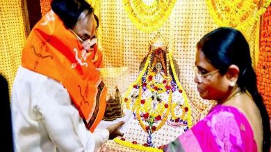 Photo of अयोध्या में उप राष्ट्रपति वेंकैया नायडू ने किया श्रीराम लला तथा हनुमानगढ़ी का दर्शन,देखा श्रीराम मंदिर के निर्माण कार्य का प्रेजेंटेशन