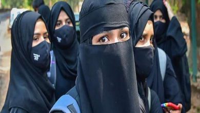 Photo of कर्नाटक के प्री-यूनिवर्सिटी कालेज में छात्राओं ने नहीं हटाया हिजाब,12वीं की परीक्षा में शामिल हुए बगैर लौटी घर