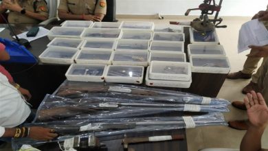 Photo of बुलंदशहर में अवैध शस्त्र फैक्ट्री का हुआ भंडाफोड़, पुलिस ने बड़ी संख्‍या में बरामद किए तमंचे और कारतूस 