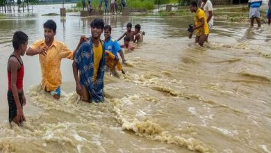 Photo of असम में बाढ़ से हुई भारी तबाही, 7 लाख से ज्यादा लोग बाढ़ से हुए प्रभावित,वायुसेना ने संभाला मोर्चा