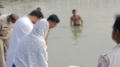 Photo of पश्चिम बंगाल के दौरे पर हैं तेजस्‍वी यादव , पत्‍नी राजश्री यादव के साथ नदी किनारे खिंचवाईं ये तस्‍वीरें….