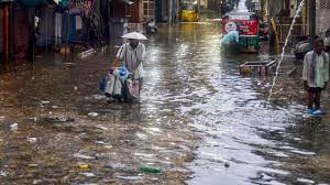Photo of असम में भारी बारिश से बाढ़ जैसे हालात, हजारों लोग भूस्खलन से प्रभावित 3 लोगों की हुई मौत