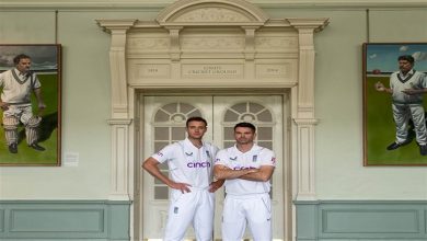 Photo of लार्ड्स टेस्ट से पहले इंग्लैंड ने की प्लेइंग इलेवन की घोषणा, स्टुअर्ट ब्राड और जेम्स एंडरसन की टीम में हुई वापसी 