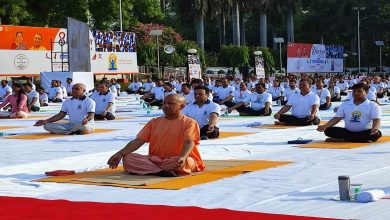 Photo of अंतरराष्ट्रीय योग दिवस के अवसर पर पार्कों से लेकर अनेक जगहों पर किया जा रहा योगाभ्यास, राज्यपाल-CM ने भी राजभवन में किया योग