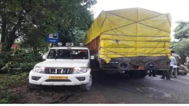 Photo of सुलतानपुर: उघरपुर बाजार में वाहन चेकिंग के दौरान ट्रक ने बोलेरो से लौट रहे एआरटीओ टीम को कुचला, सिपाही समेत दो की मौत