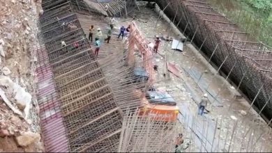 Photo of बदरीनाथ हाईवे पर निर्माणाधीन पुल कार्य के दौरान मलबा गिरने से दबे कई मजदूर, रेस्क्यू ऑपरेशन जारी…