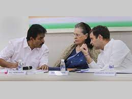 Photo of कांग्रेस में अध्‍यक्ष पद को लेकर चर्चाएं शुरू ,क्‍या राहुल गांधी फिर संभालेंगे पार्टी की कमान