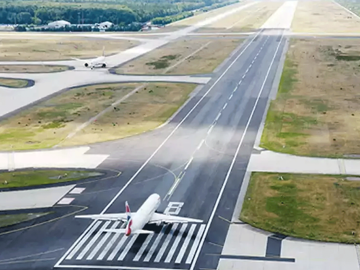 Photo of जेवर में बन रहा नोएडा इंटरनेशनल ग्रीनफ़ील्ड एयरपोर्ट 25 महीने में बन जाएगा