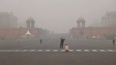 Photo of दिल्ली और इसके आसपास के शहरों में कुछ देर की राहत के बाद कड़ाके की ठंड फिर लौटी