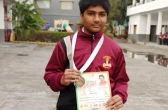 Photo of अल्मा मातेर विद्यालय के कक्षा 6 के छात्र अधिकांश सिंह ने शूटिंग की द्वितीय सांसद स्पर्धा में रजत पदक जीतकर विद्यालय का नाम रोशन किया ।