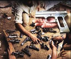 Photo of देशभर में ज़ब्‍त गैर-लाइसेंसी हथियारों का 46 फीसदी UP से बरामद, SC हुआ सख्‍त