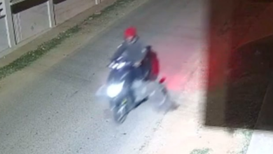 Photo of CCTV में कैद : डिलीवरी ब्वॉय के शव को स्कूटी पर ले जाता दिखा शख्‍स, iPhone के लिए किया था कत्ल