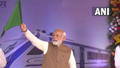 Photo of PM Modi ने मध्य प्रदेश को दी पहली वंदे भारत ट्रेन की सौगात, रानी कमलापति स्टेशन से दिखाई हरी झंडी