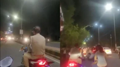 Photo of ए भईया…ओ भईया, हेलमेट कहां है तुम्हारा? 1 KM तक पुलिसवालों का पीछा करती रही मां-बेटी; वायरल हो रहा VIDEO