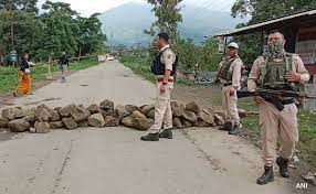 Photo of मणिपुर में स्थिति अभी भी तनावपूर्ण, तलाशी अभियान में 8 हथियार और 112 गोला-बारूद किए गए बरामद