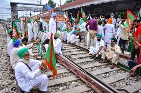Photo of आज CM मान किसान यूनियन नेताओं से करेंगे मुलाकात; जम्मू-दिल्ली NH अभी भी बंद,किसानों ने रेलवे ट्रैक से हटाया जाम: किसानों की हड़ताल