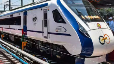 Photo of वंदेभारत एक्सप्रेस की औसत स्पीड बढ़ाने की तैयारी में रेलवे, यात्रियों के बढ़ते रुझान को देखते हुए जल्द लिया जा सकता है फैसला