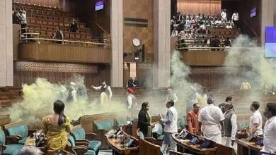 Photo of जानें क्या होता है स्मोक बम, जिसके इस्तेमाल से संसद में मच गई अफरातफरी