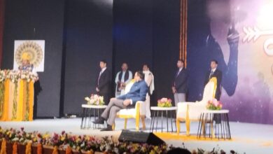 Photo of कृष्ण…नाट्य प्रस्तुति एवं प्रो. पवन सिन्हा ‘गुरुजी’ के साथ संवाद का किया गया भव्य आयोजन