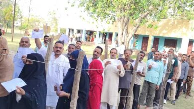 Photo of बिजनौर में सुबह से ही मतदाताओं में भारी उत्साह, वोटिंग के लिए लंबी कतारें