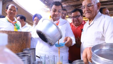 Photo of सब्जी मंडी में व्यापारियों को चाय बनाकर पिलाई: डॉ. सुशील गुप्ता