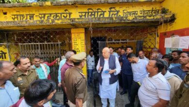 Photo of कृषि मंत्री ने किया लखनऊ जनपद के विभिन्न खाद विक्रय केंद्रों का औचक निरीक्षण