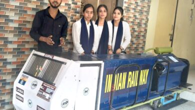 Photo of इस्लामिया गर्ल्स इंटर कॉलेज की छात्राओं और गोपाल ने मिलकर बनाई पानी से चलने वाली ट्रेन