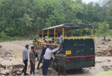 Photo of उत्तराखंड में मूसलधार बारिश से हंगामा: जीप और कंटेनर मलबे में फंसे, रेस्क्यू ऑपरेशन जारी
