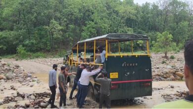 Photo of उत्तराखंड में मूसलधार बारिश से हंगामा: जीप और कंटेनर मलबे में फंसे, रेस्क्यू ऑपरेशन जारी