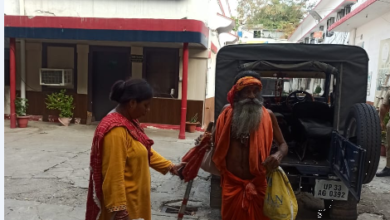 Photo of लखनऊ ज़मीन विवाद में पुजारी टंकी पर चढ़ा, आत्मदाह की धमकी।