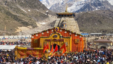 Photo of उत्तराखंड में भारी बारिश से तबाही, केदारनाथ मार्ग पर सड़क बहने से यात्रा बाधित
