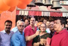 Photo of राजनाथ सिंह के जन्मदिन की पूर्व संध्या पर व्यापारियों ने दी दीर्घायु की शुभकामनाएं और किया प्रसाद वितरण।