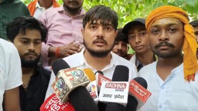 Photo of निजी कॉलेजों की मनमानी फीस के खिलाफ उठाई आवाज
