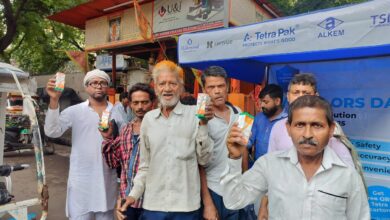 Photo of कानपुर में टेट्रा पैक ने बांटे 1 लाख ओआरएस पैक