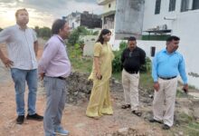Photo of पालिका अध्यक्ष डॉ. आस्था अग्रवाल ने किया निचले इलाकों का निरीक्षण