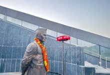 Photo of लखनऊ में JP नायक की प्रतिमा पर छात्र सभा ने किया माल्यार्पण, पुलिस को बताया सख्त पहरा
