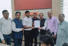 Photo of यातायात व्यवस्था में सुधार हेतु प्रमुख समस्याओं को लेकर अपर आयुक्त को दिया ज्ञापन