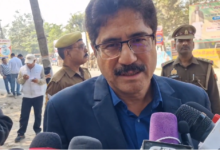 Photo of सपा नेताओं के सामान पर प्रशासन की कार्रवाई सिटी मजिस्ट्रेट की छापेमारी