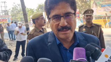 Photo of सपा नेताओं के सामान पर प्रशासन की कार्रवाई सिटी मजिस्ट्रेट की छापेमारी