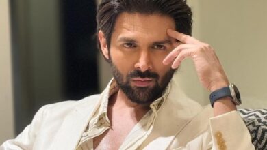 Photo of कार्तिक आर्यन और जॉनी डेप की वायरल सेल्फी ने बनाया सोशल मीडिया पर नया रिकॉर्ड