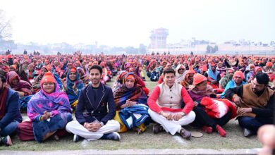 Photo of महापौर ने कड़ाके की ठंड में जरूरतमंदों को बांटे कंबल व कैप