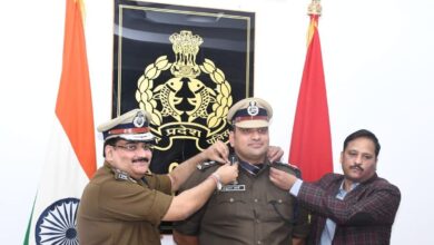 Photo of एडीजी-डीआईजी ने लगाए एसएसपी अनुराग आर्य को प्रतीक चिह्न, चयन ग्रेड पदोन्नति पर सम्मान