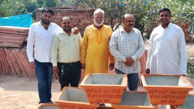 Photo of भीषण गर्मी में पशु-पक्षियों के लिए आगे आई श्री नाथ नगरी सेवा समिति