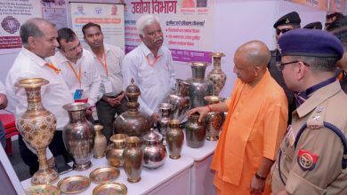 Photo of मुख्यमंत्री ने गांधी मैदान में विभागीय स्टॉलों का किया अवलोकन, पीतल शिल्प की सराहना